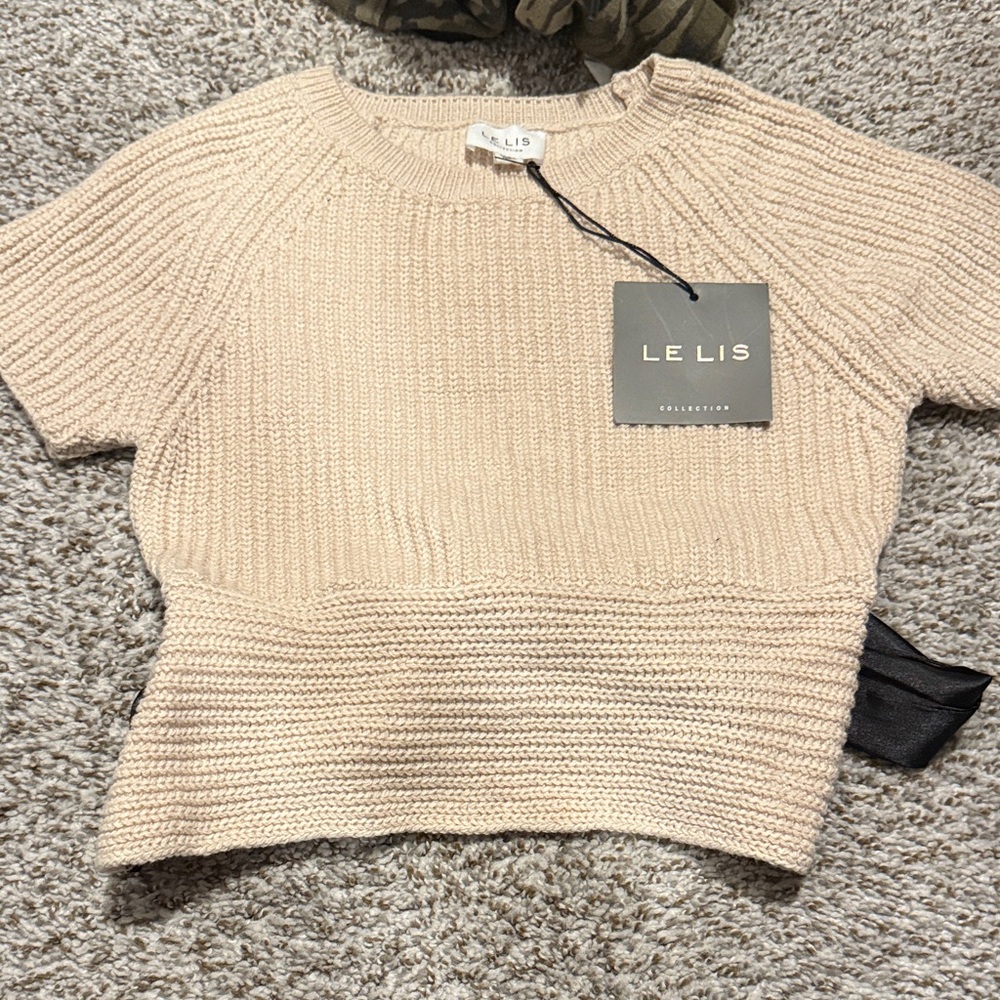Lelis cute sweater top with silk bow never worn new with tags